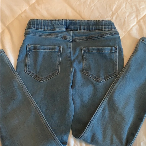 Girls jeans with no zipper close- pull up style - Picture 3 of 4